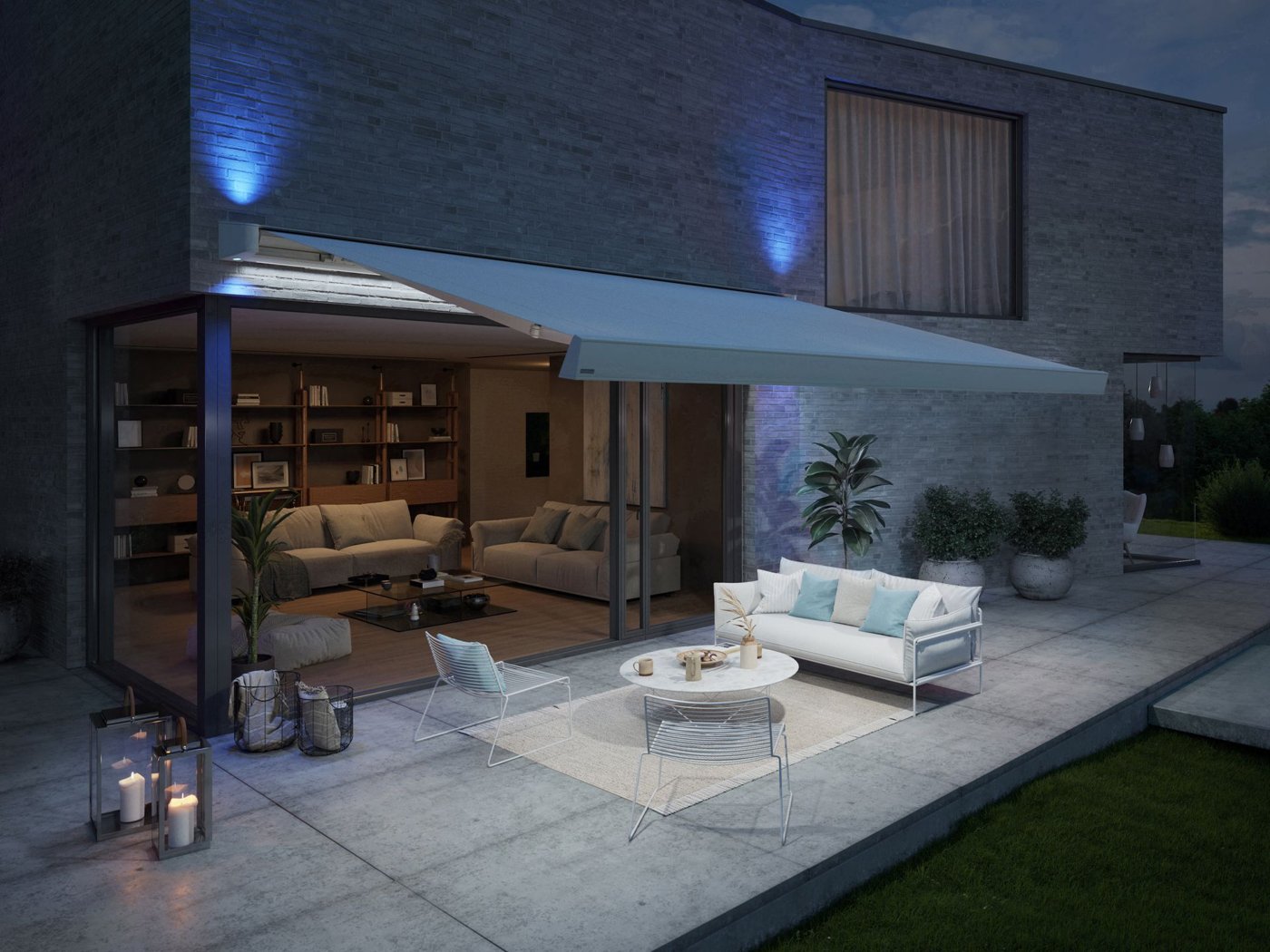 Markilux MX-4 i hvidt med hvidt stof om natten med ambient-belysning