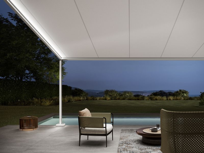 markilux pergola style med hvid dug og integrerede LED-Lines over en terrasse