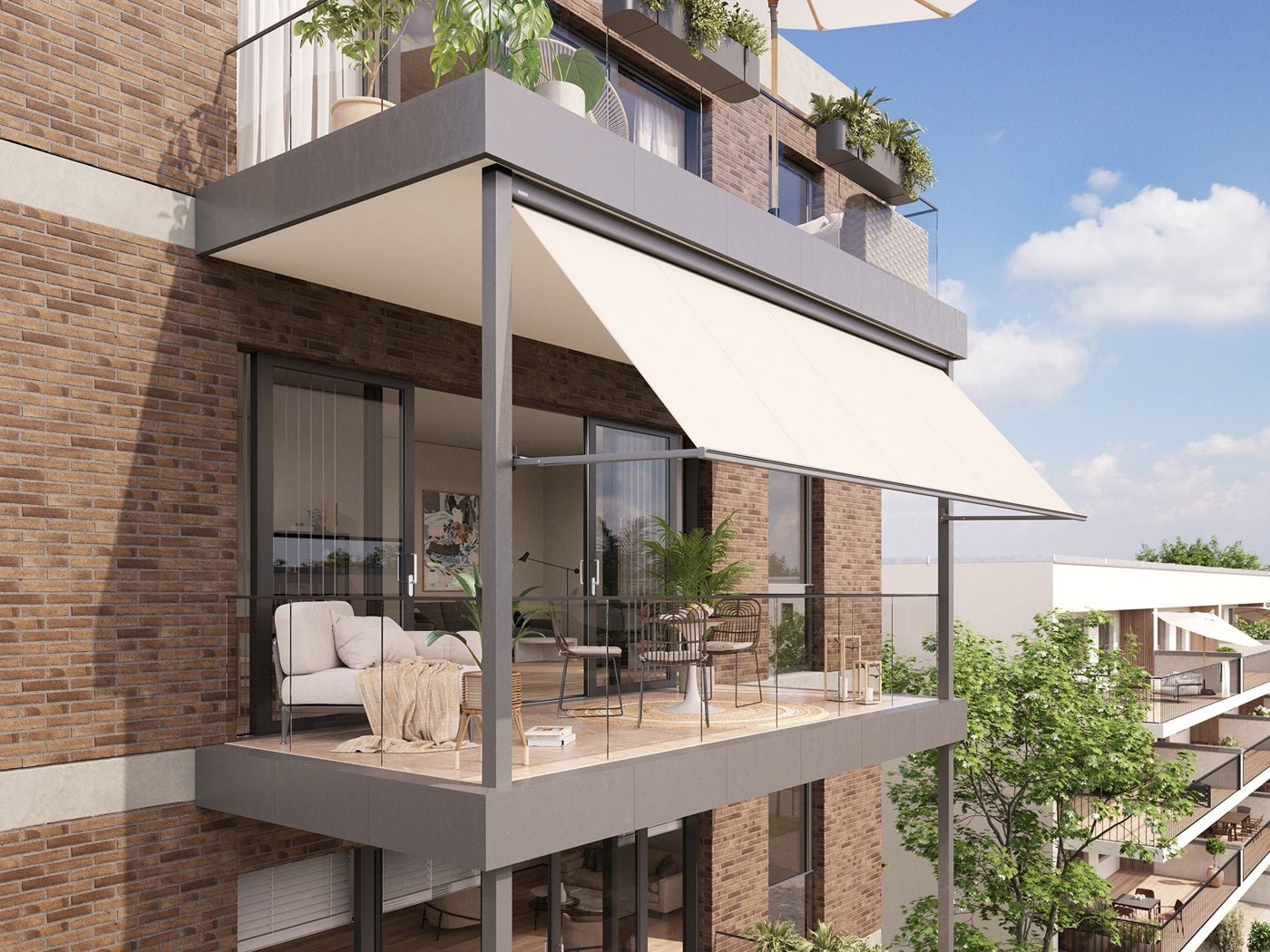 Markilux 730 med beige dug monteret på altanen i en lejlighedsejendom