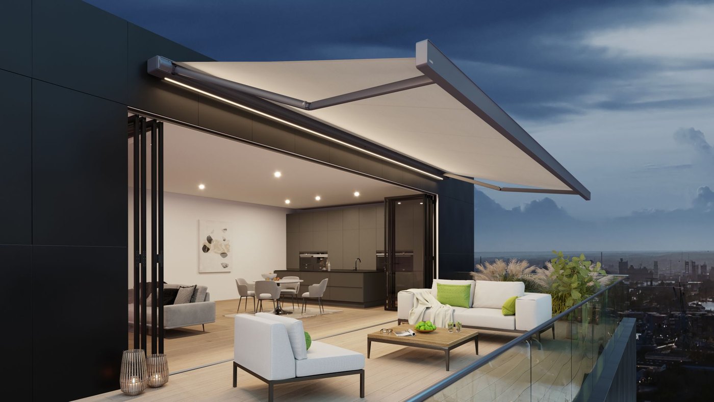 Markilux 970 med LED-line i kassetten på en tagterrasse om natten